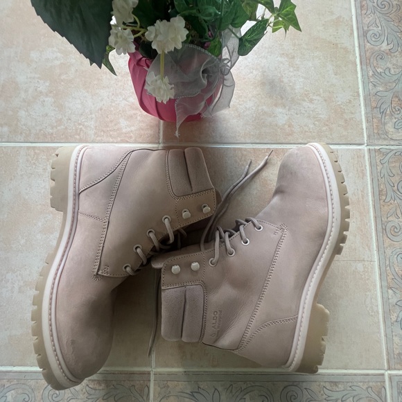 Aldo boots size 9 pink few signs of wear, see the photos for more reference. - Picture 6 of 10